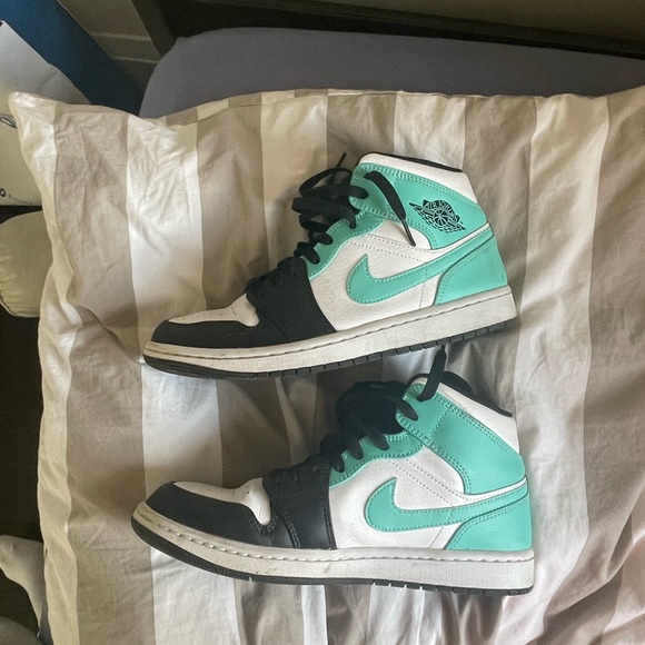 Worn 4-5 times, has online bill. Size 41 (9.5 in women 8 in men size) - Picture 4 of 4